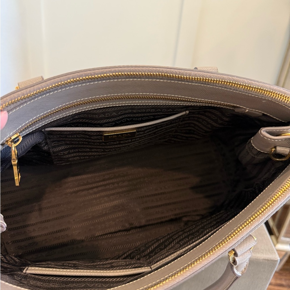 Prada | Large Galleria Saffiano Tote - Picture 14 of 17